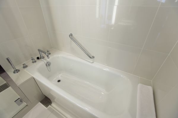 Cost of Bathtub Repair in Menomonee Falls